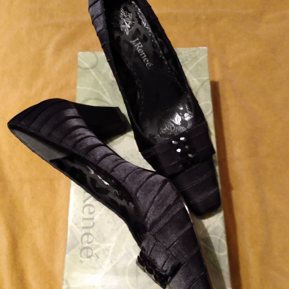 Ladies Shoes - Picture 3 of 8